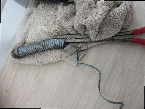 강북구 수유2동 하수구막힘 배관 점검 전 주변을 보호하고 작업 순서를 확인하는 모습